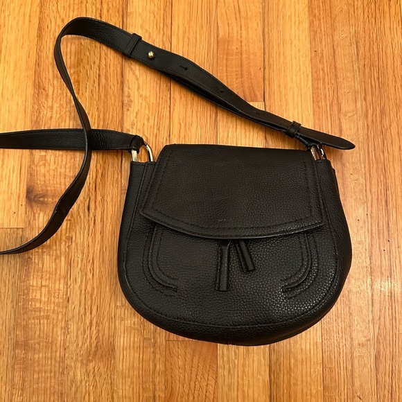 MARC JACOBS
Textured Leather Crossbody Saddle Bag - Picture 1 of 11